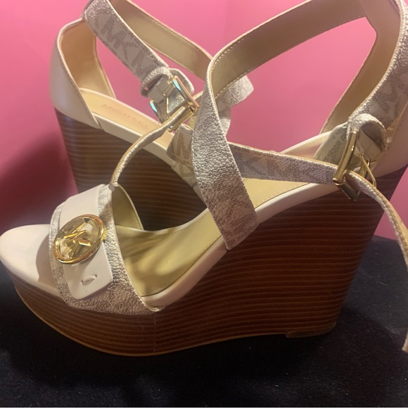 Michael by Michael Kors “Carmen” Logo Wedge heel sandals sz 7 - Picture 9 of 12